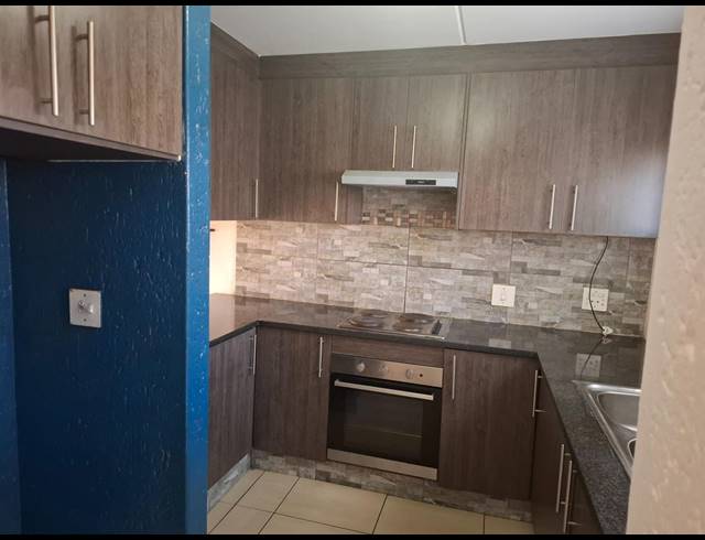 2 BEDROOM TOWNHOUSE FOR SALE IN MONDEOR